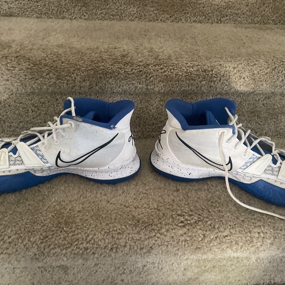 Kyrie Irving 7 - Picture 3 of 4